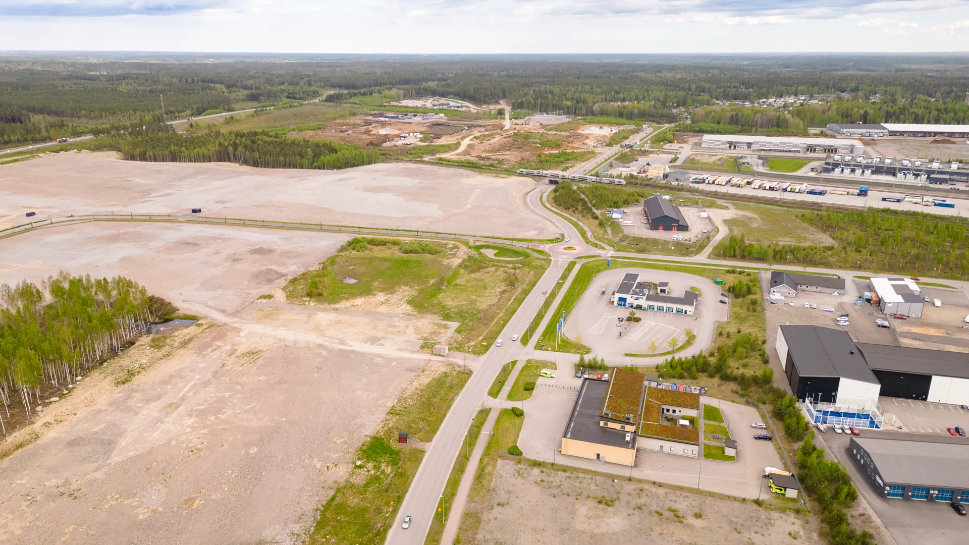 En flygbild över ett stort industriområde.