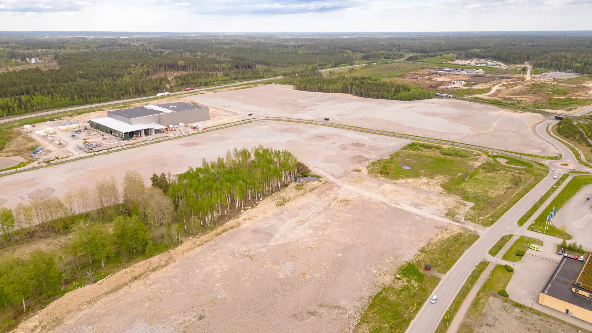 En flygbild över ett stort industriområde.