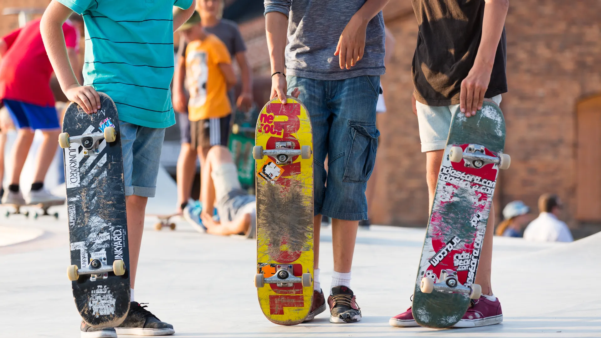 Skateare på invigningen av skateparken