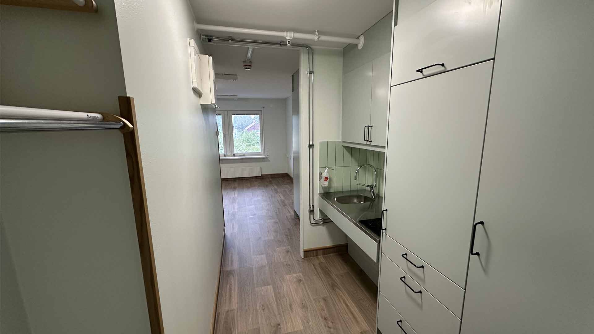 Lägenhet förvaringsutrymme och pentry.